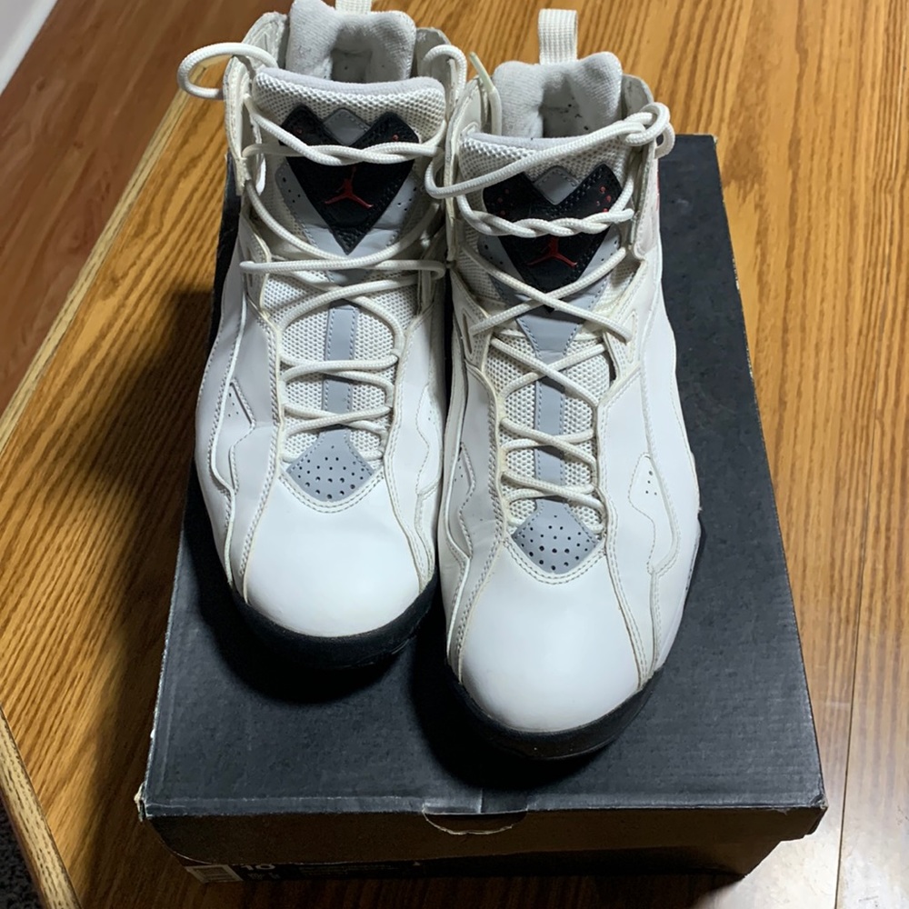 Jordan true flight size 10 grey and white